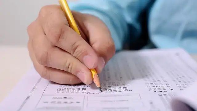 100 नंबर की परीक्षा में 257 अंक, 30 नंबर के प्रैक्टिकल में 225 आए; बिहार के कॉलेज में गजब हो गया
